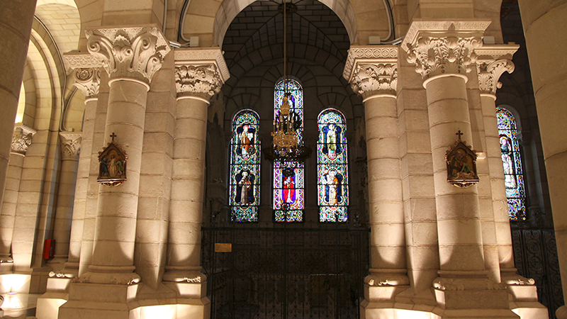 Almudena cathedral in Bateig natural stone