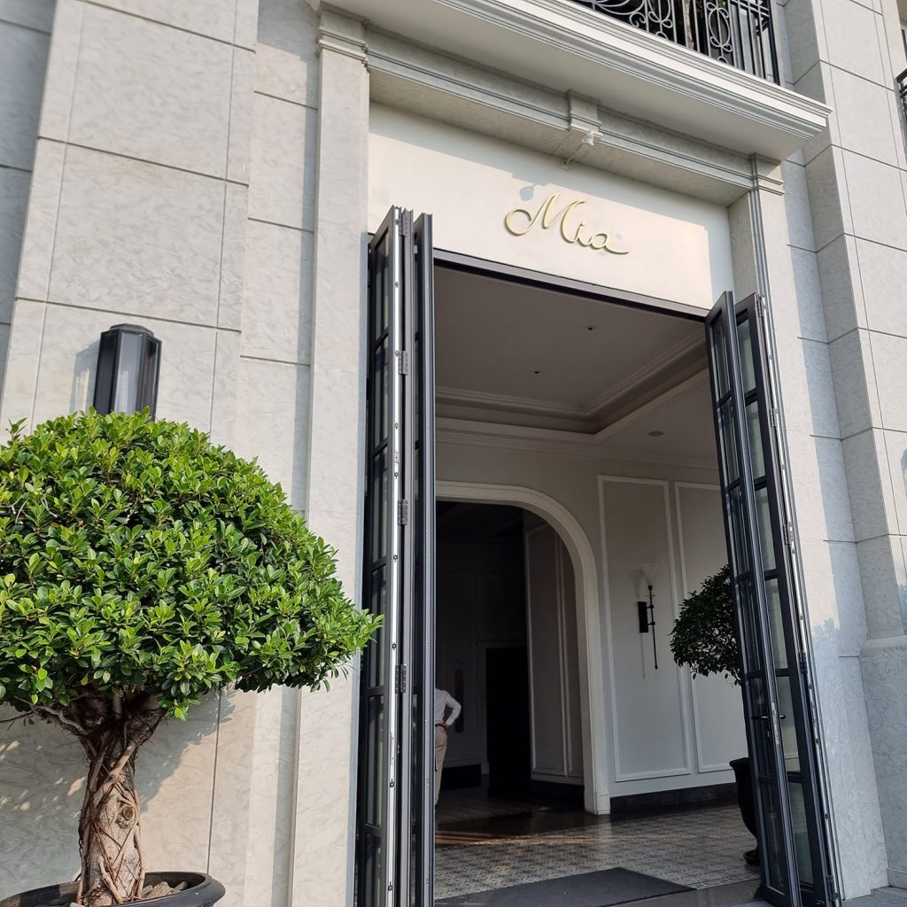 Mia Hotel Ho Chi Minh City Bateig Galaxy 3 aspect ratio 1 1